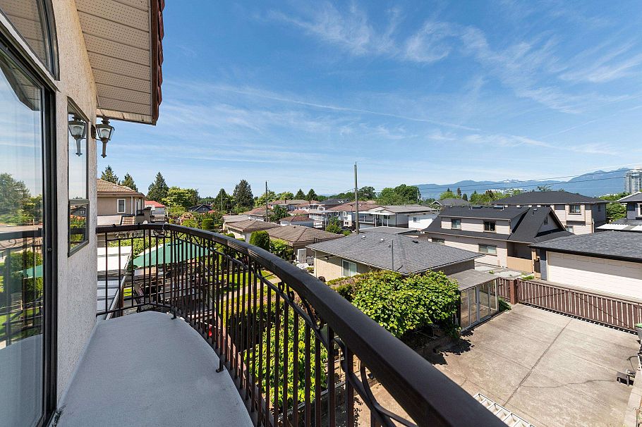 2411 E 39th Avenue Vancouver, BC - 13