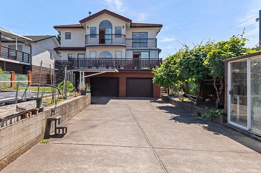 2411 E 39th Avenue Vancouver, BC - 21