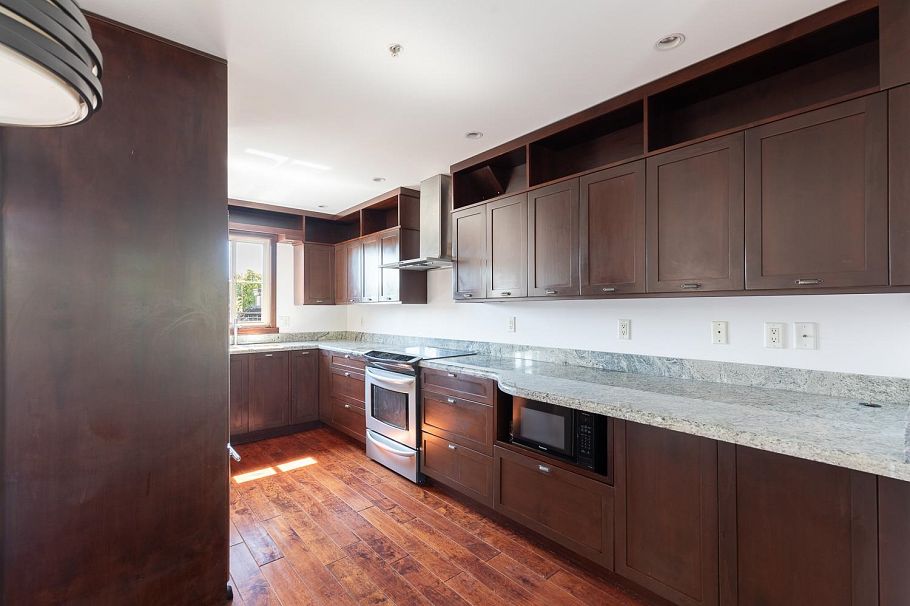 34 2375 W Broadway Vancouver, BC - 10