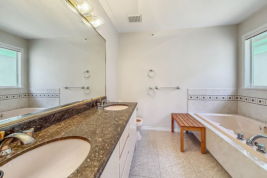 2755 W 20th Avenue Vancouver, BC - 21