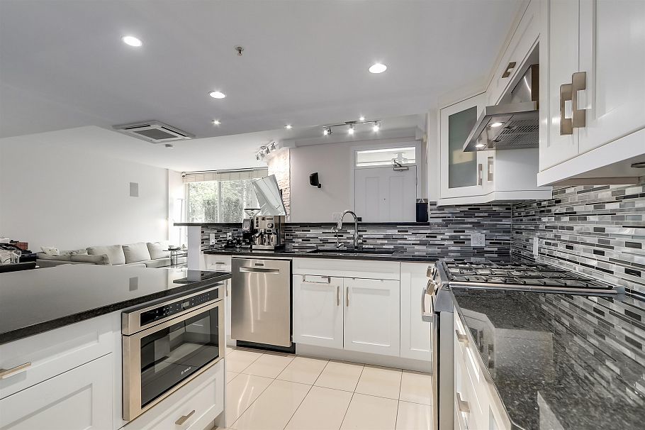 1405 W 7th Avenue Vancouver, BC - 17