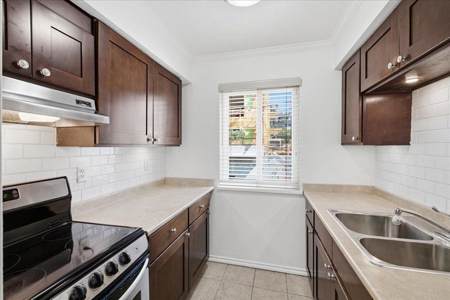 202 212 Forbes Avenue North Vancouver, BC - 3