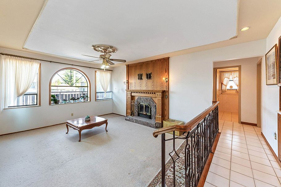 2411 E 39th Avenue Vancouver, BC - 2