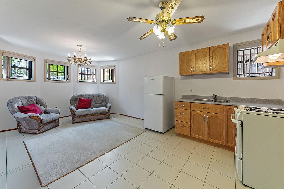 2411 E 39th Avenue Vancouver, BC - 18