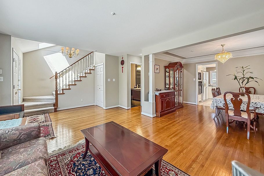 2755 W 20th Avenue Vancouver, BC - 1