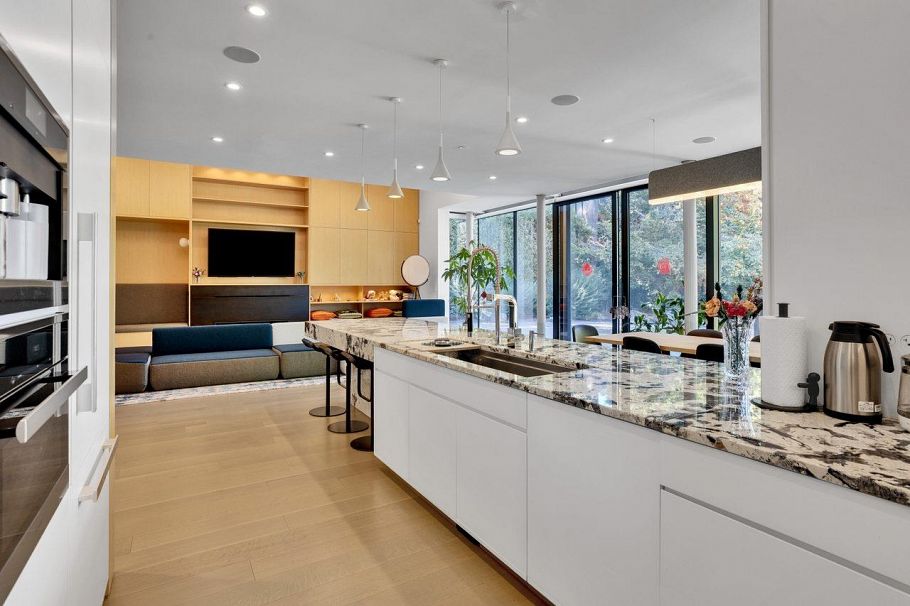 4725 W 4th Avenue Vancouver, BC - 8