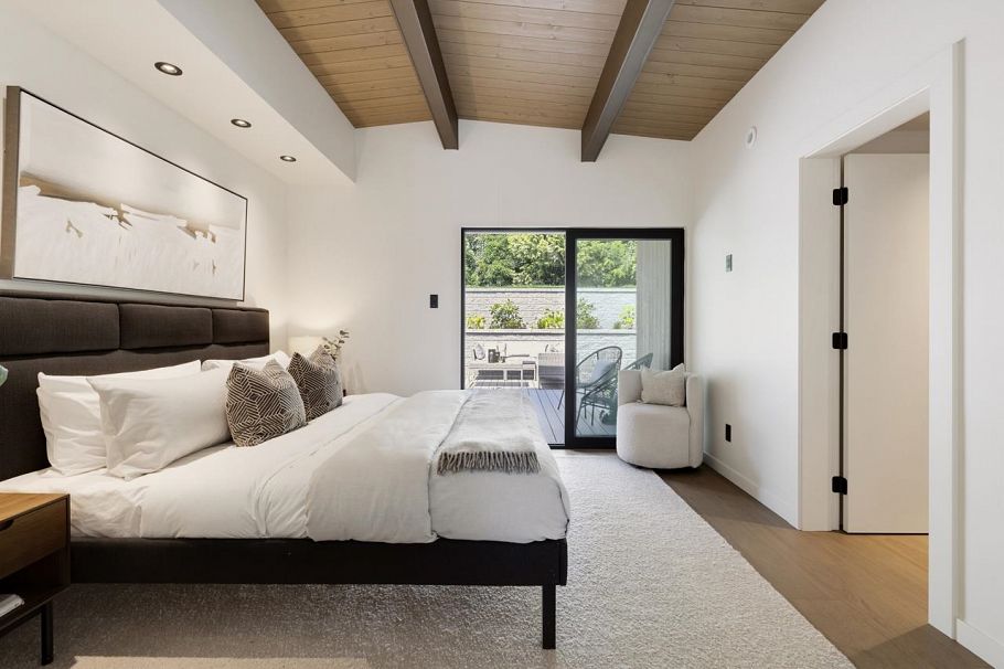 1008 W 17th Street North Vancouver, BC - 24