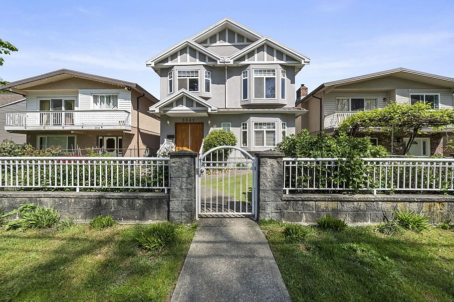 3541 Adanac Street Vancouver, BC - 1