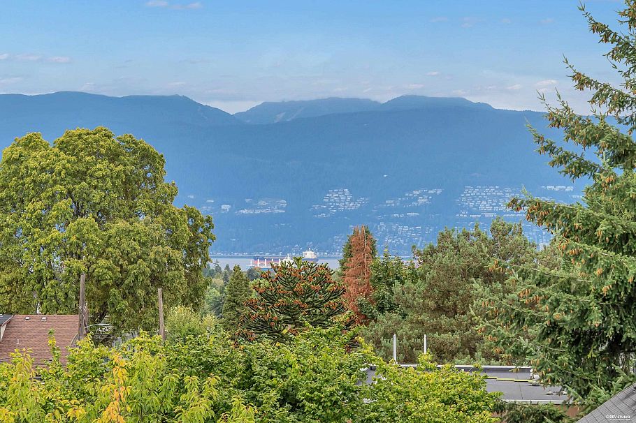 3675 Blenheim Street Vancouver, BC - 32