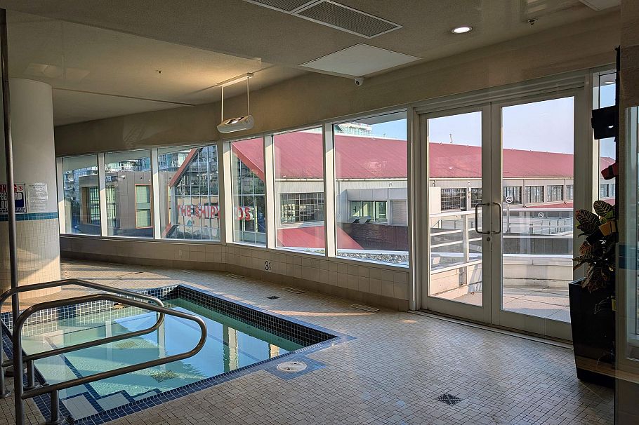 702 168 E Esplanade North Vancouver, BC - 36