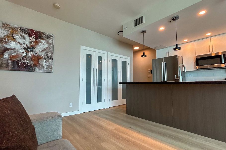 702 168 E Esplanade North Vancouver, BC - 13
