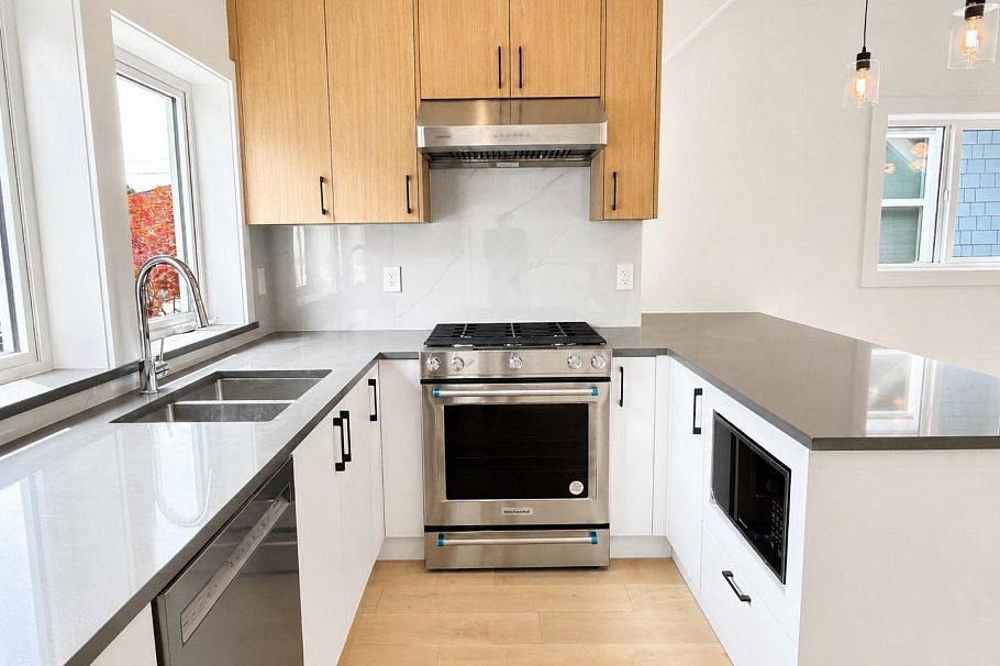 1421 E 27th Avenue Vancouver, BC - 5