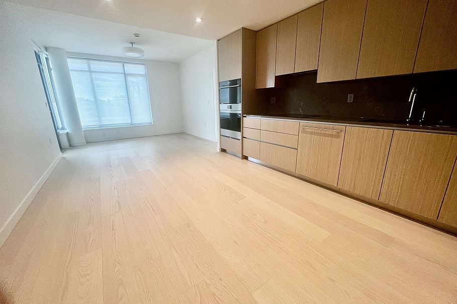 4F 785 HARBOUR WAY, North Vancouver BC V7P 0G3 North Vancouver, BC - 4