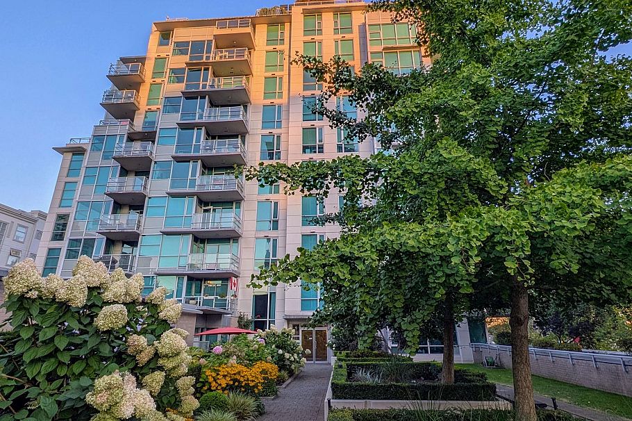 702 168 E Esplanade North Vancouver, BC - 30