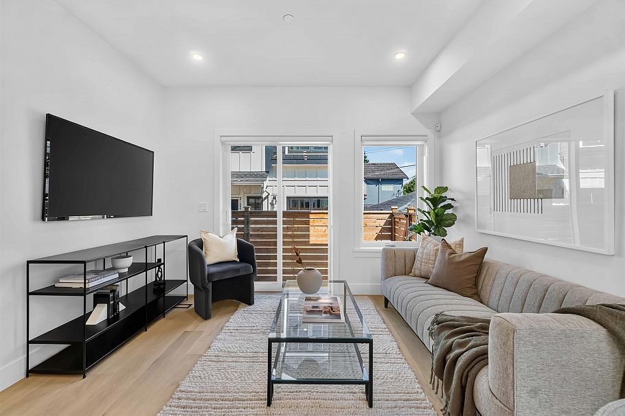 3 550 Kaslo Street Vancouver, BC - 1