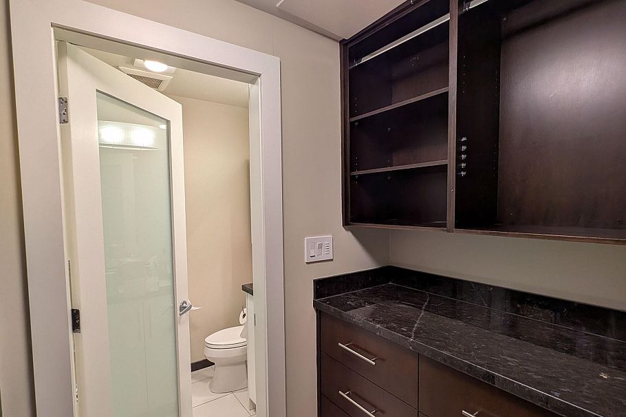 702 168 E Esplanade North Vancouver, BC - 24