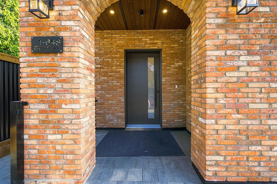 1 646 E 23rd Avenue Vancouver, BC - 2
