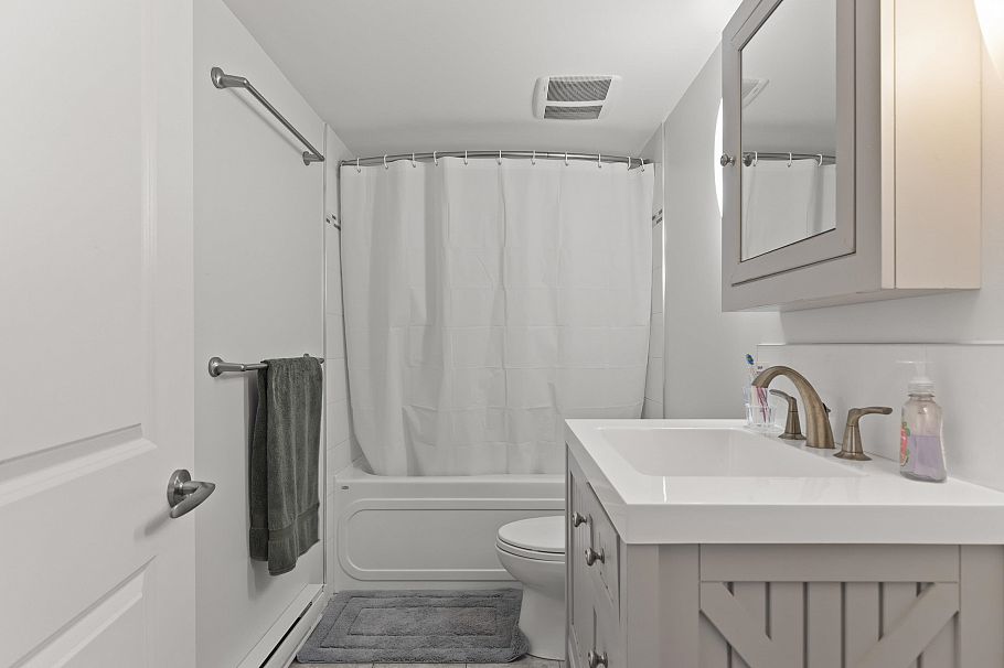 4041 W 39th Avenue Vancouver, BC - 27