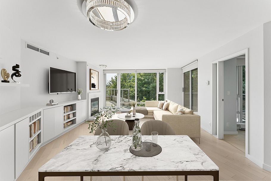 305 8 Smithe Mews Vancouver, BC - 1