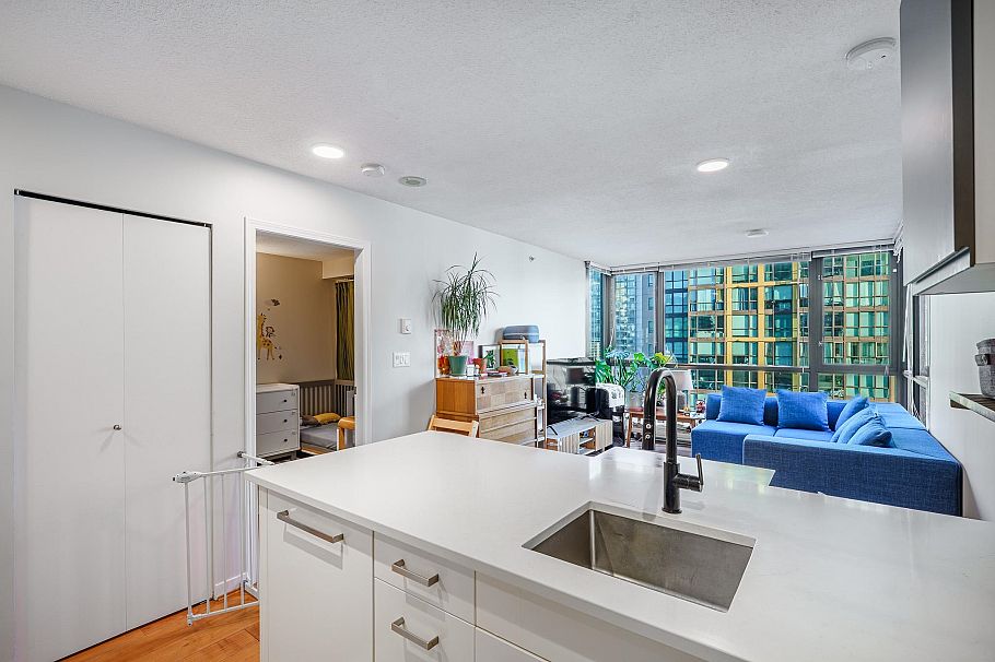 1706 1367 Alberni Street Vancouver, BC - 1