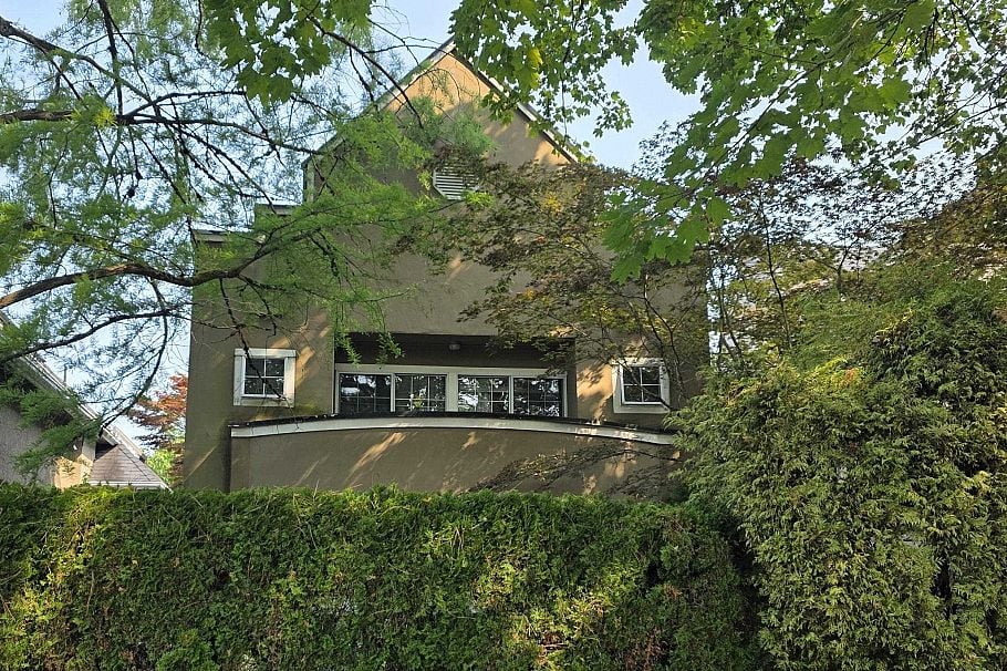 3581 W 6th Avenue Vancouver, BC - 1