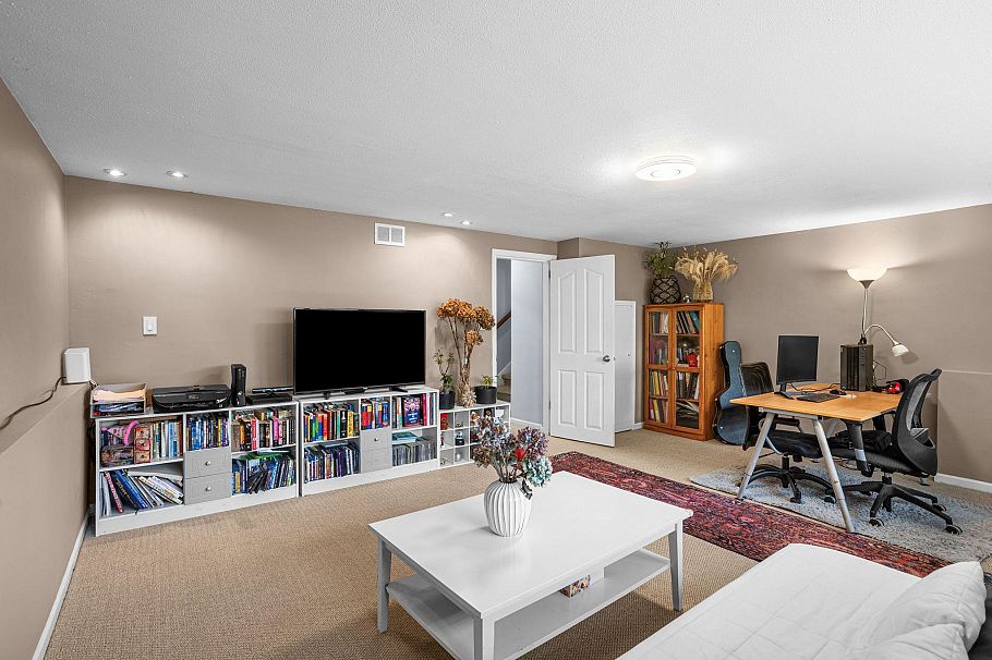 3020 Thorncliffe Drive North Vancouver, BC - 26