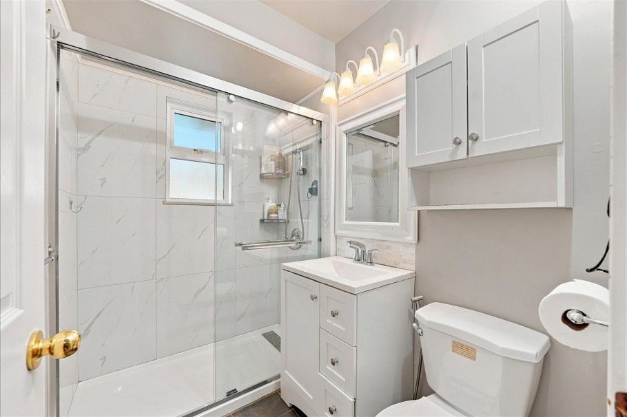 4820 Moss Street Vancouver, BC - 24