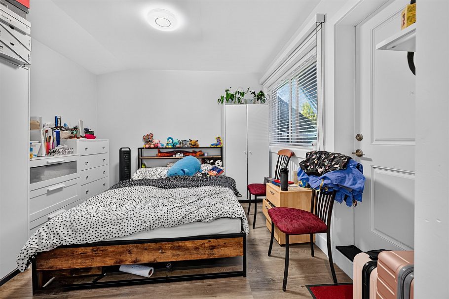 1315 E 33rd Avenue Vancouver, BC - 14