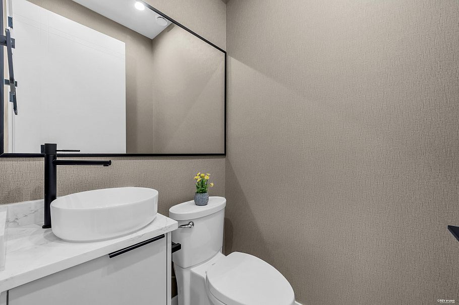 1 3436 Triumph Street Vancouver, BC - 30