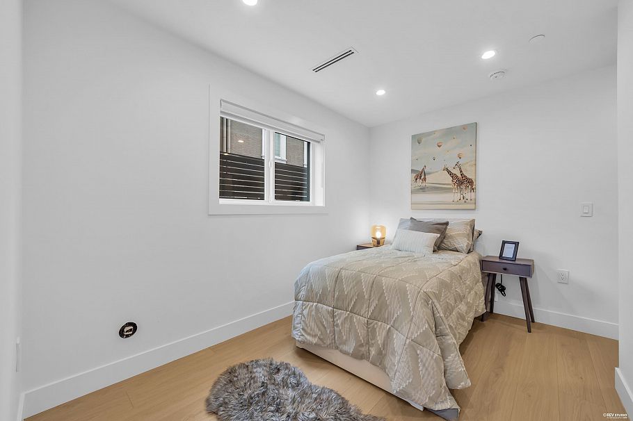 1 3436 Triumph Street Vancouver, BC - 24