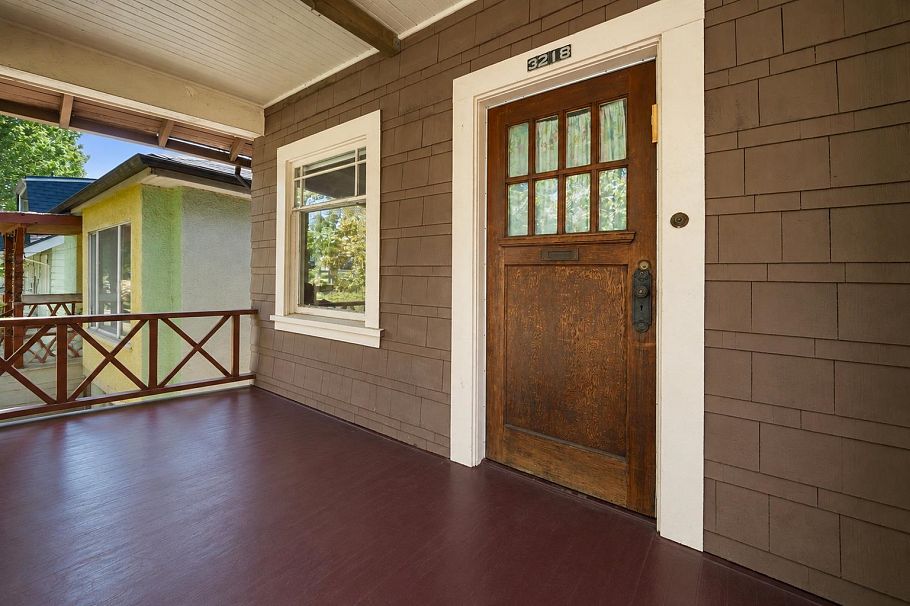 3218 W 6th Avenue Vancouver, BC - 2