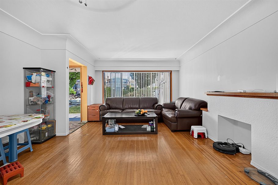1315 E 33rd Avenue Vancouver, BC - 33