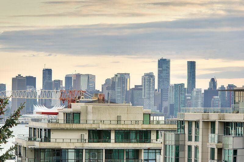 701 145 St Georges Avenue North Vancouver, BC - 3