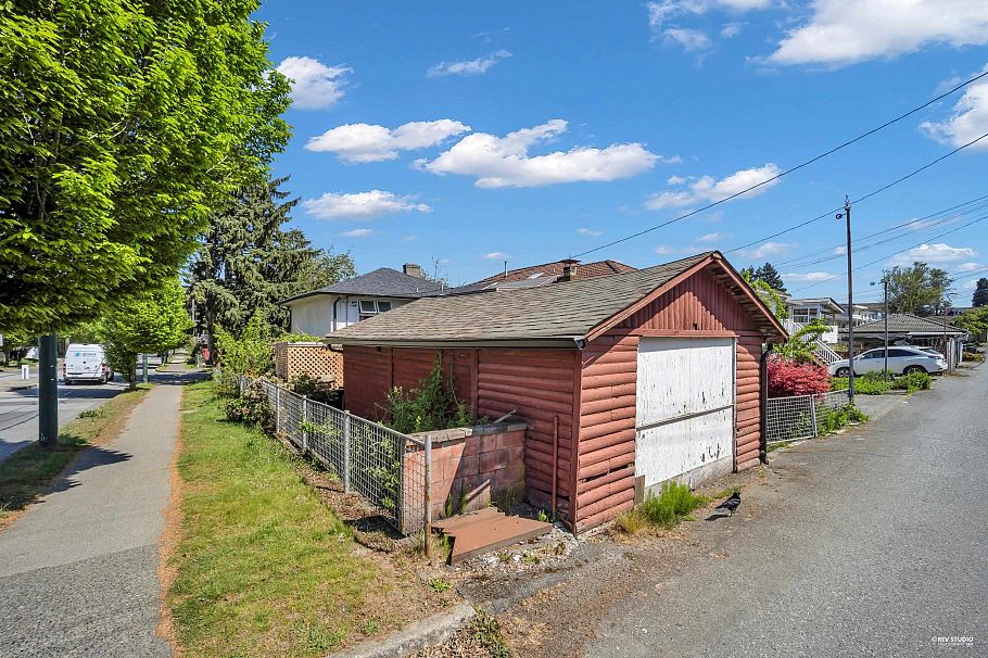 3006 E 27th Avenue Vancouver, BC - 23
