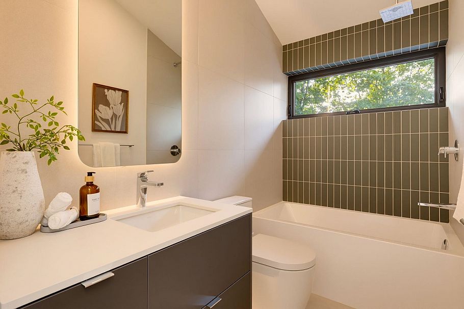 1 75 E 23rd Avenue Vancouver, BC - 24