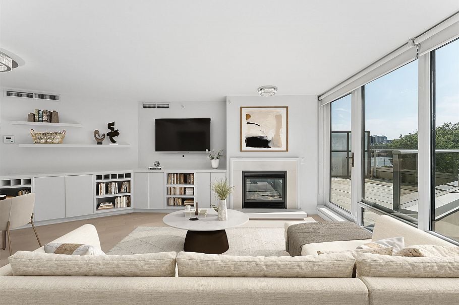 305 8 Smithe Mews Vancouver, BC - 2