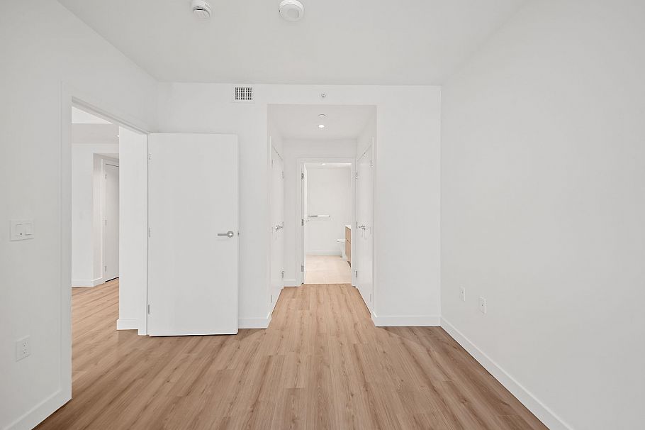 425 755 Harbourside Drive North Vancouver, BC - 14