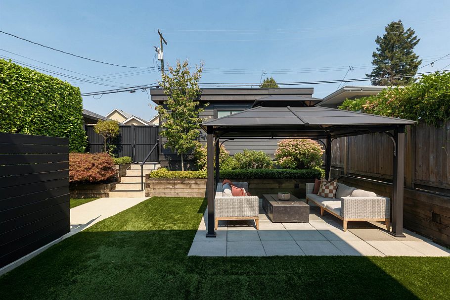 238 E 19th Street North Vancouver, BC - 20