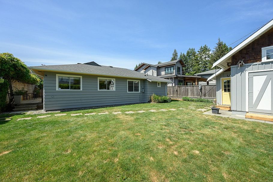 3248 Beverley Crescent North Vancouver, BC - 31