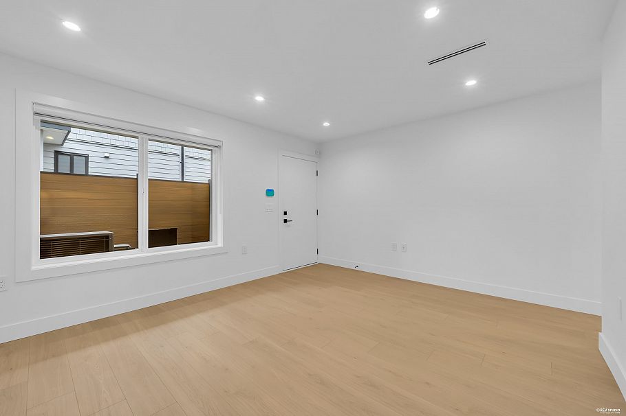 1 3436 Triumph Street Vancouver, BC - 27