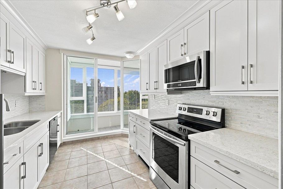 901 5425 Yew Street Vancouver, BC - 18