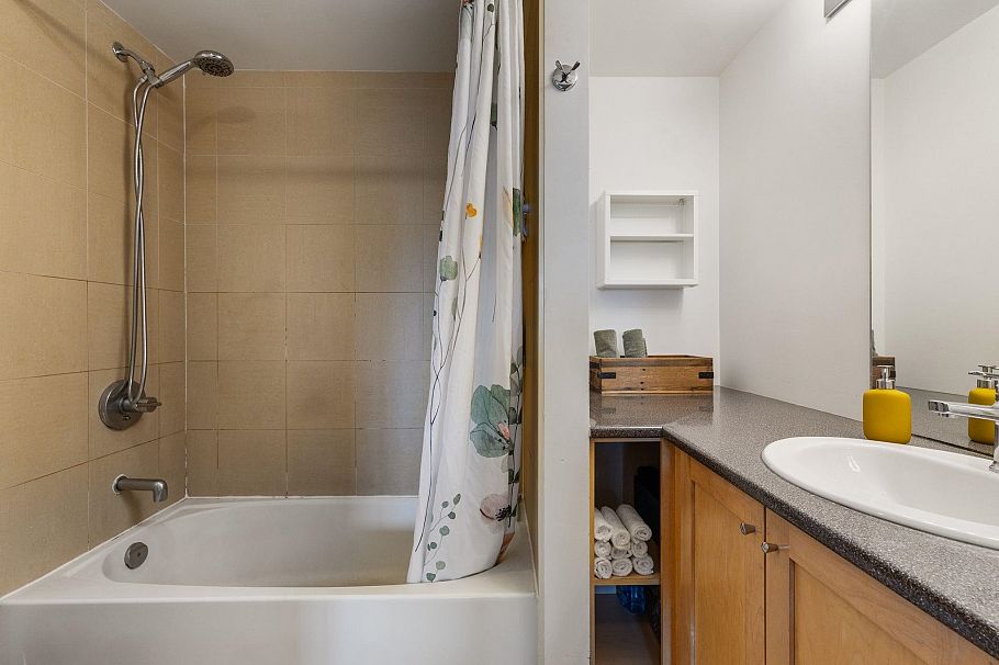 PH10 702 E King Edward Avenue Vancouver, BC - 17