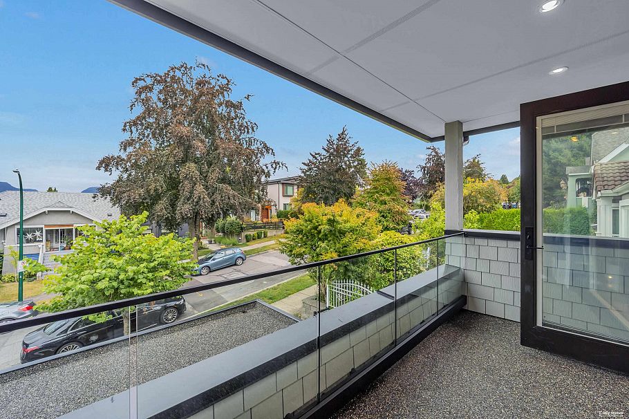 1 3436 Triumph Street Vancouver, BC - 35