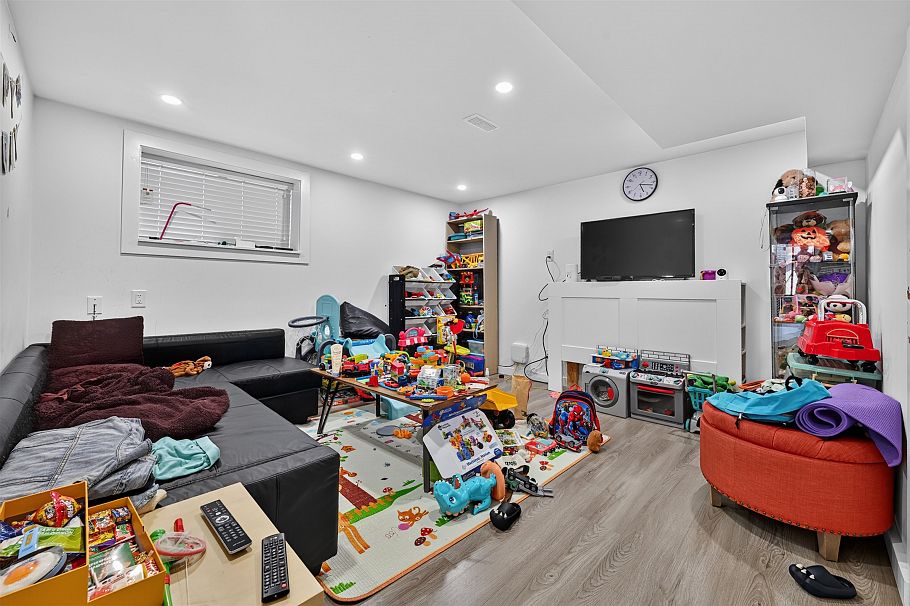 1315 E 33rd Avenue Vancouver, BC - 21