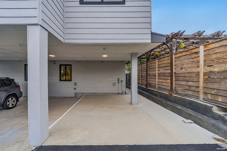 1 3436 Triumph Street Vancouver, BC - 37