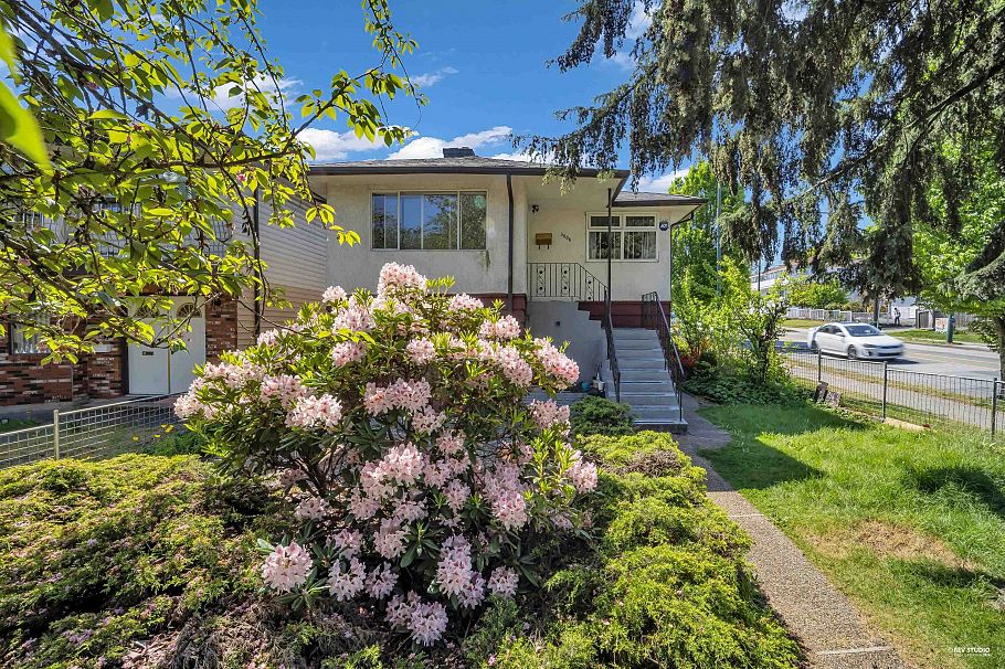 3006 E 27th Avenue Vancouver, BC - 1