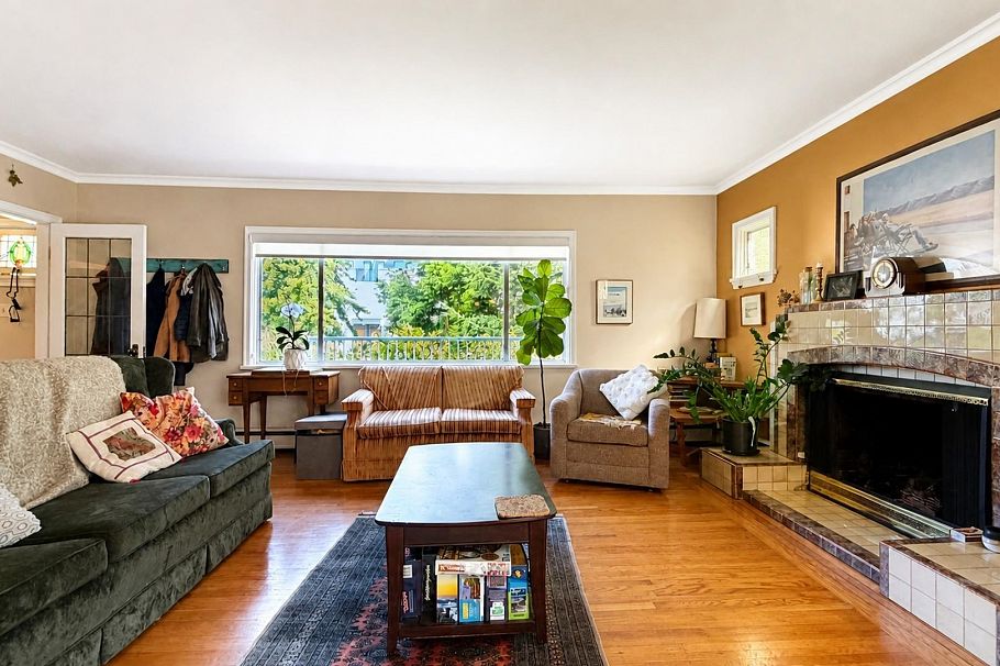 624 W 30th Avenue Vancouver, BC - 3