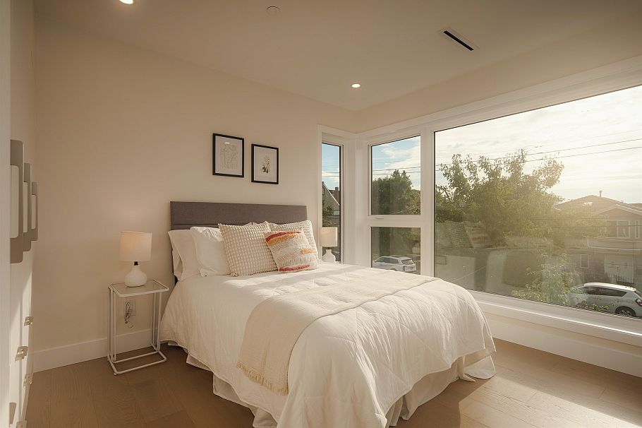 1 812 E 26th Avenue Vancouver, BC - 9