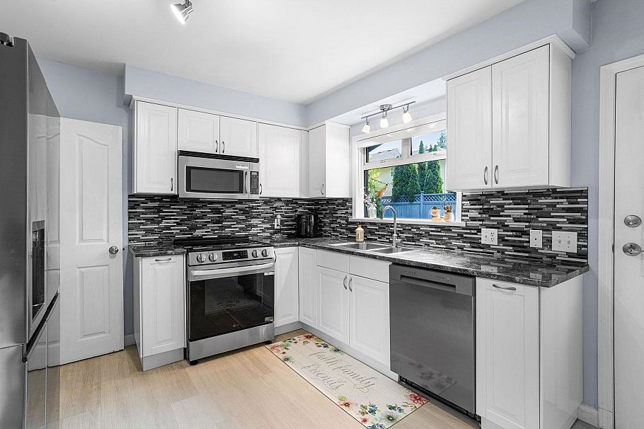 3020 Thorncliffe Drive North Vancouver, BC - 11