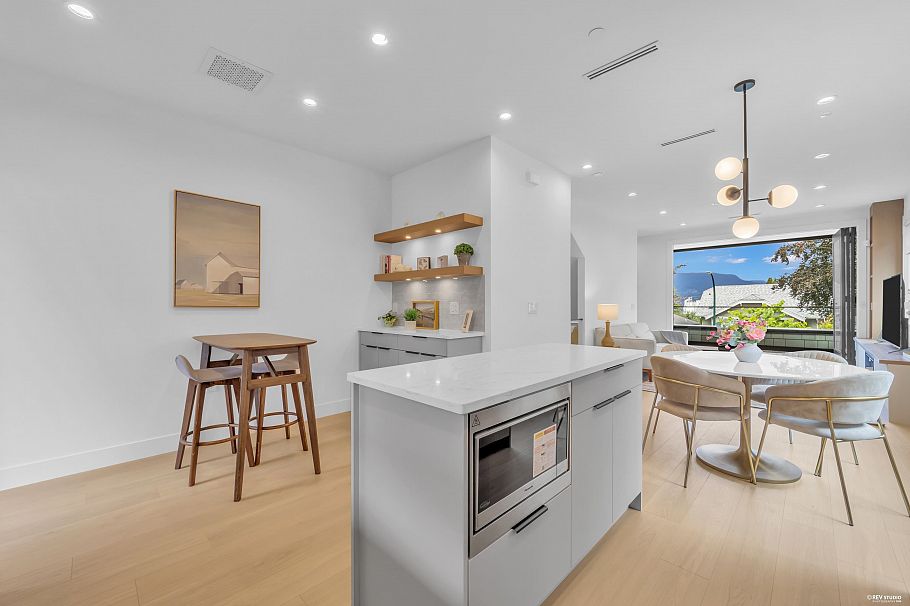 1 3436 Triumph Street Vancouver, BC - 10